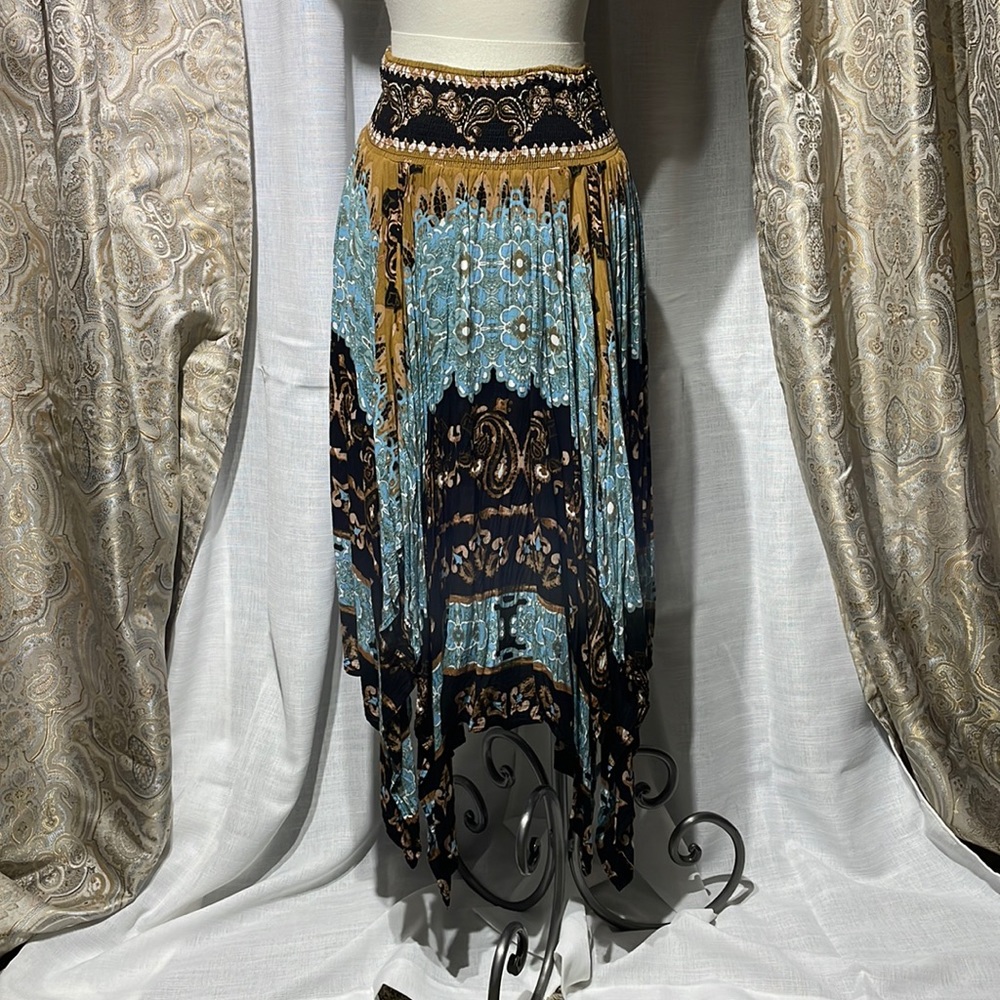 Free people Handkerchief skirt worn once brand new condition size small